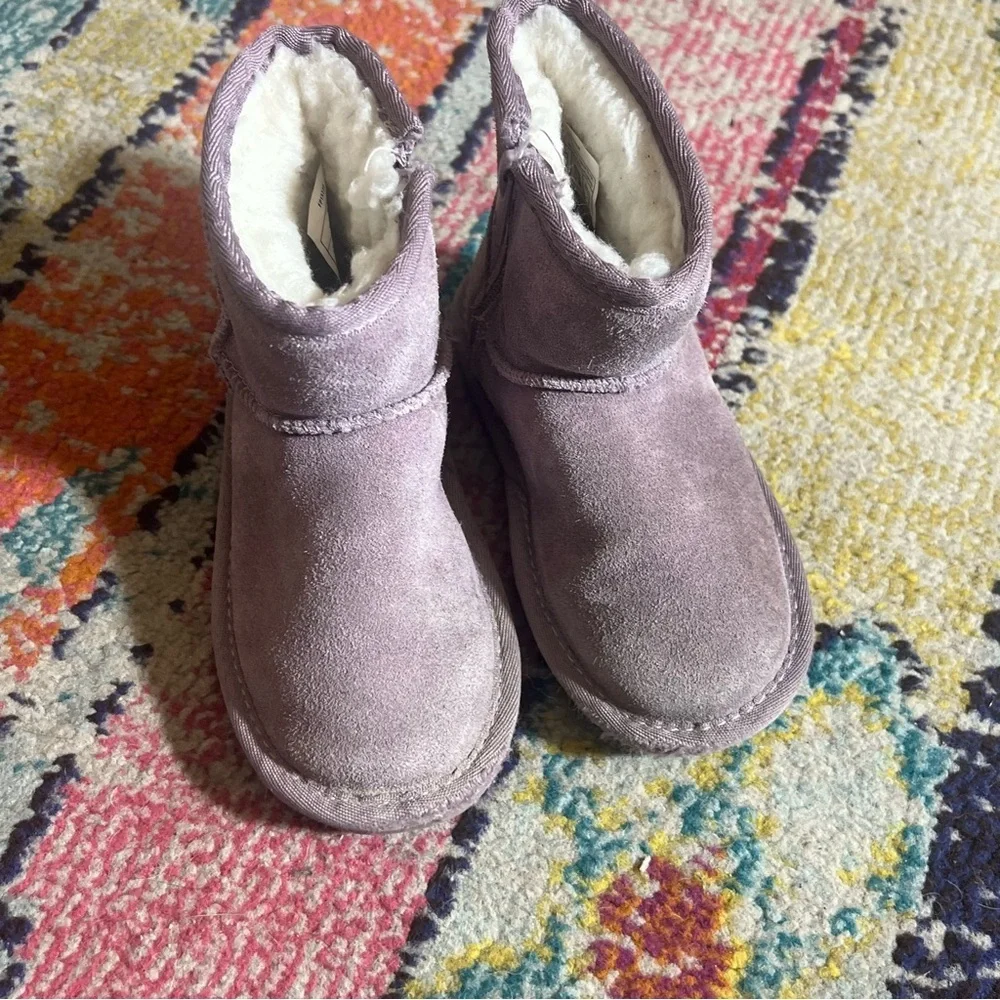 Kookaburra by UGG purple booties size 9